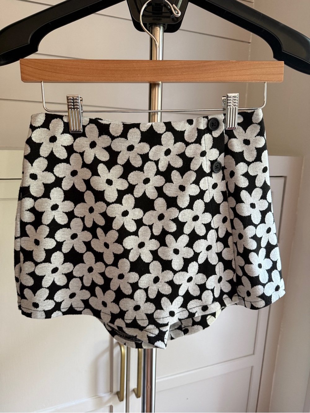 Old Navy Black and White Floral Skort